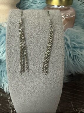 This is 10 pair of assorted earrings for one price